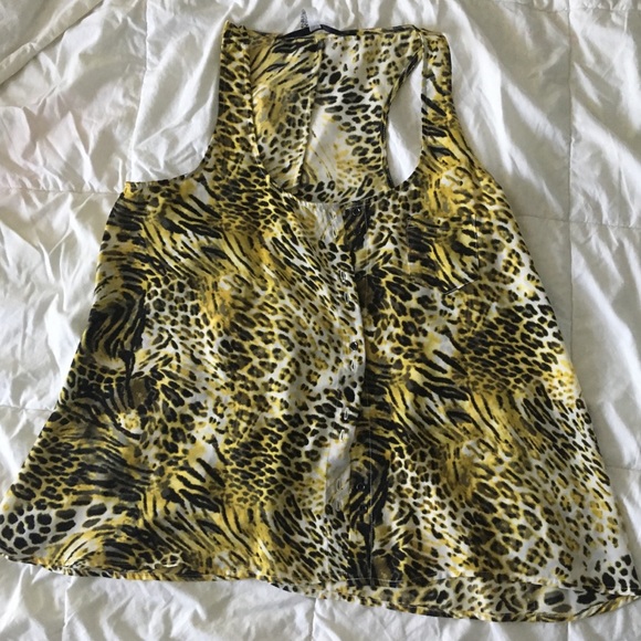 Fun and Flirty Animal Print Blouse - Wear Anytime! - Picture 2 of 3